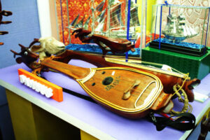alat musik tradisional bangka belitung Gitar Dambus