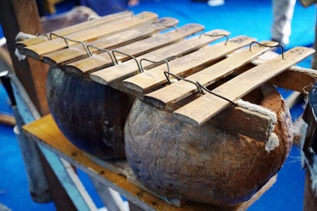 alat musik tradisional sulawesi barat